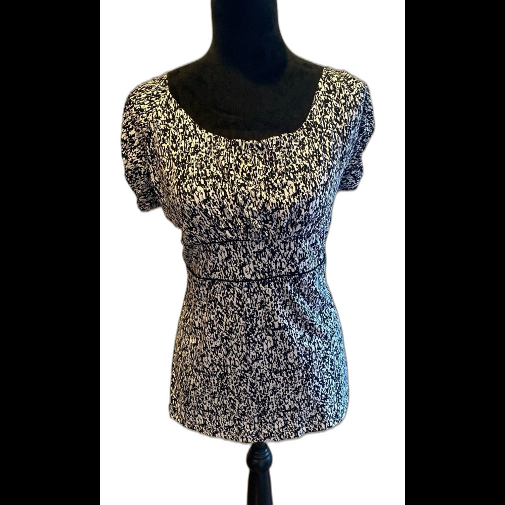 Off Shoulder or on Blouse Sz Large Black & White‎ Pattern Fitted Waist + Stretch